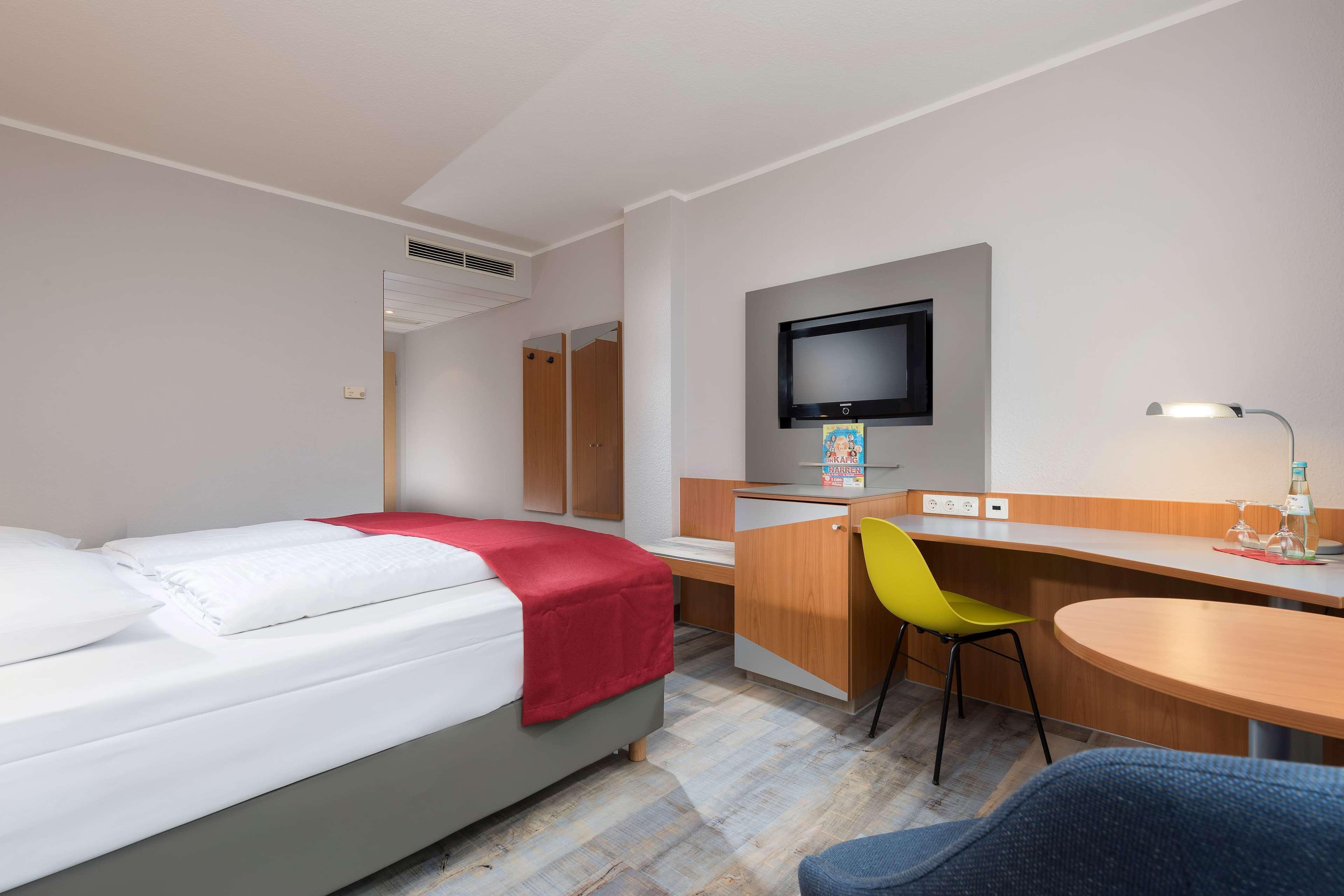 Ramada By Wyndham Hannover Messe Laatzen Exterior photo