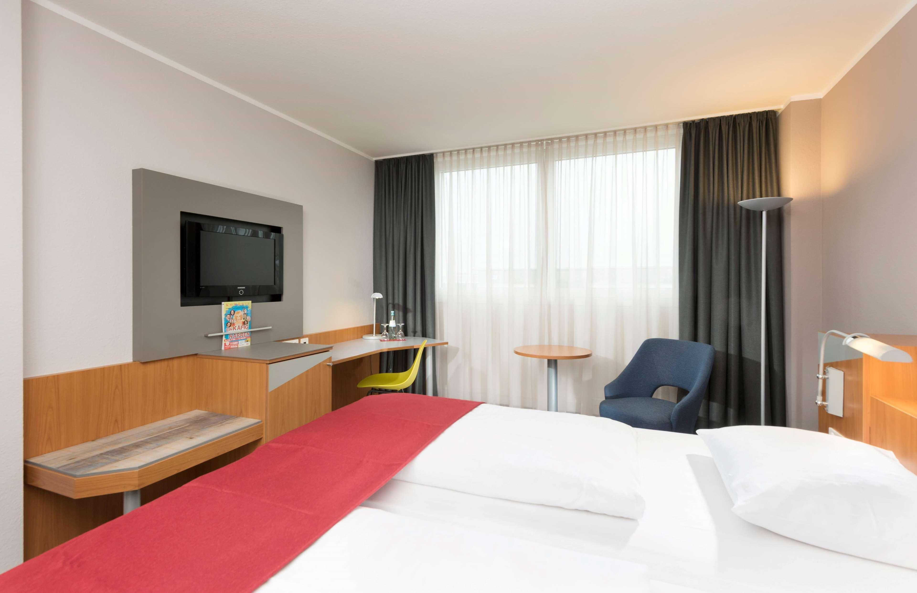 Ramada By Wyndham Hannover Messe Laatzen Exterior photo