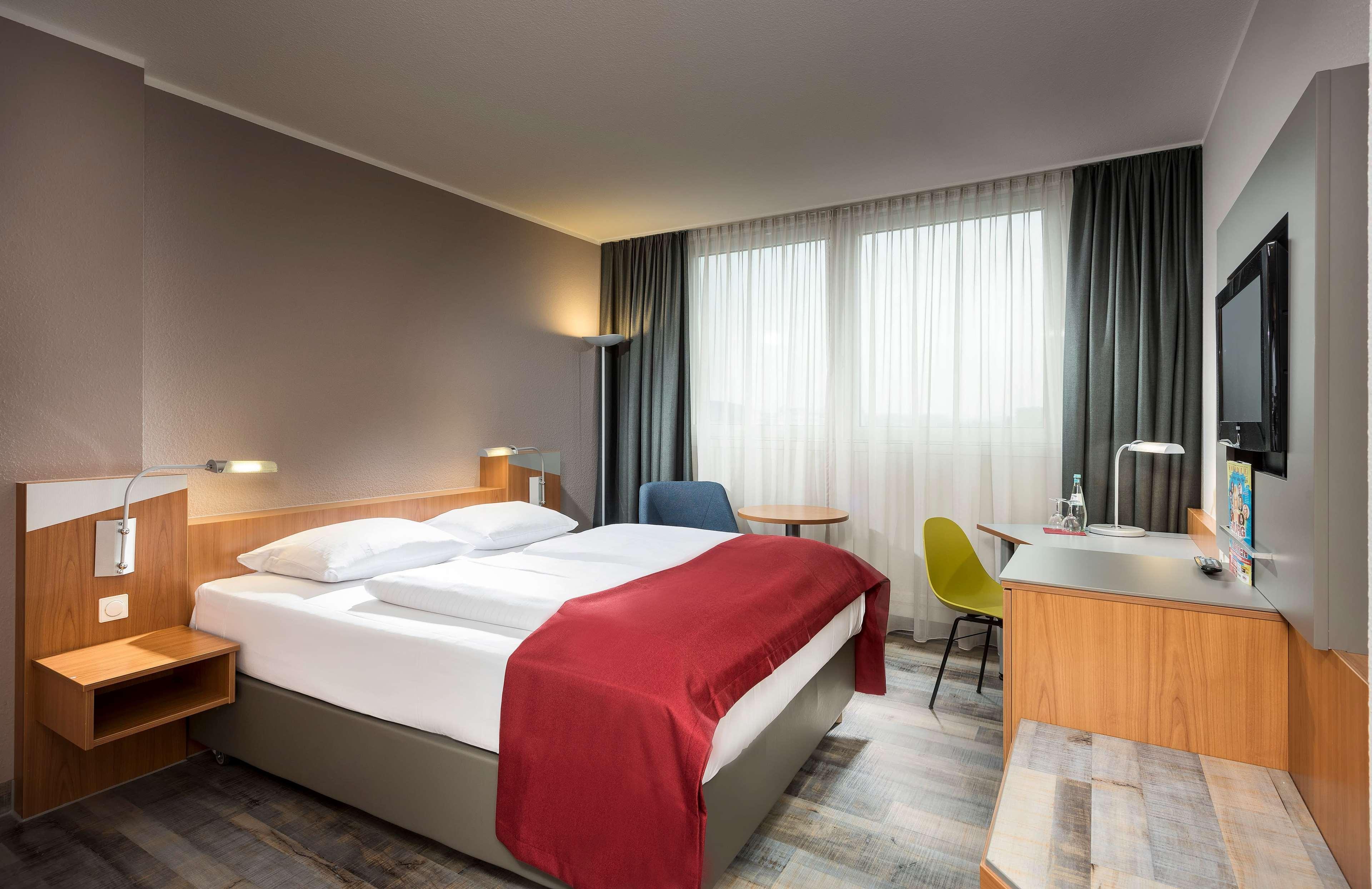 Ramada By Wyndham Hannover Messe Laatzen Exterior photo