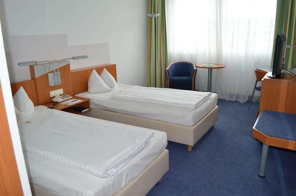 Ramada By Wyndham Hannover Messe Laatzen Exterior photo